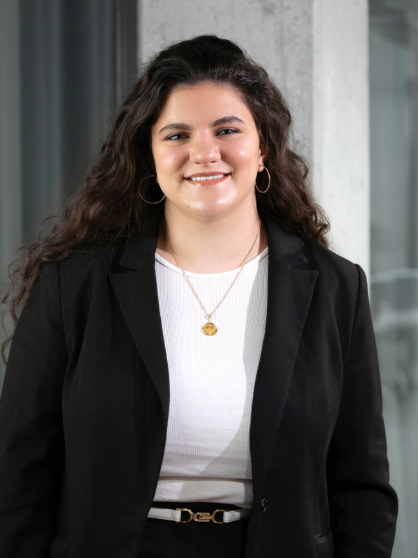 Fatlinda Mamudi, agente immobiliare presso properti