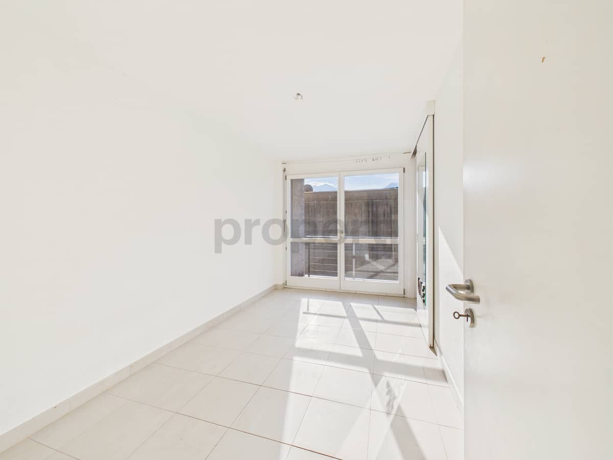 CAM04220G0-PR0026-STILL009