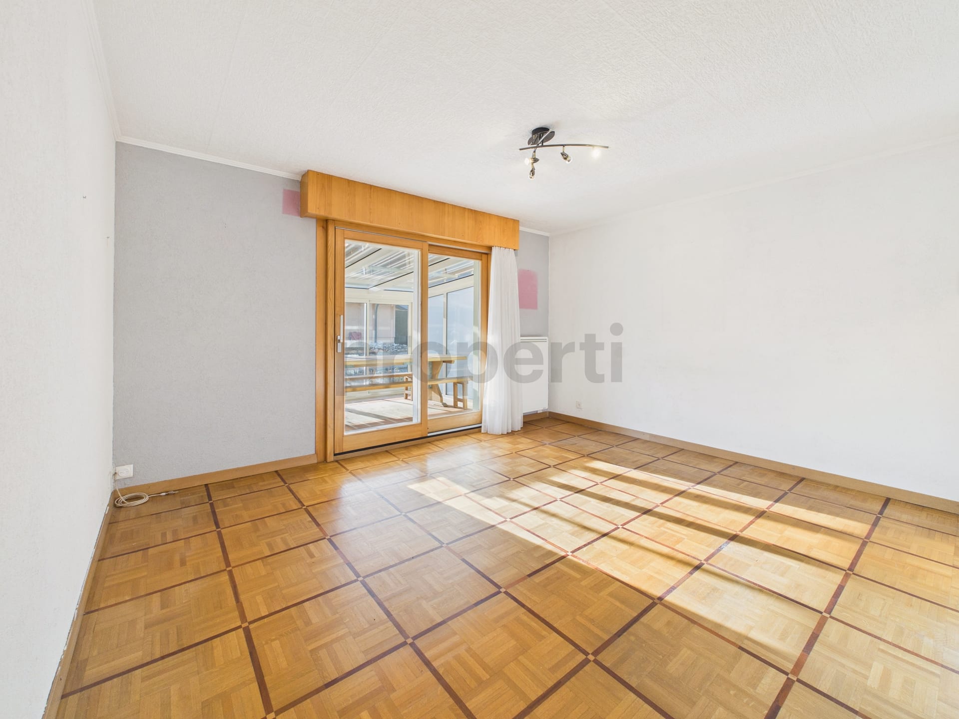 CAM03888G0-PR0084-STILL004