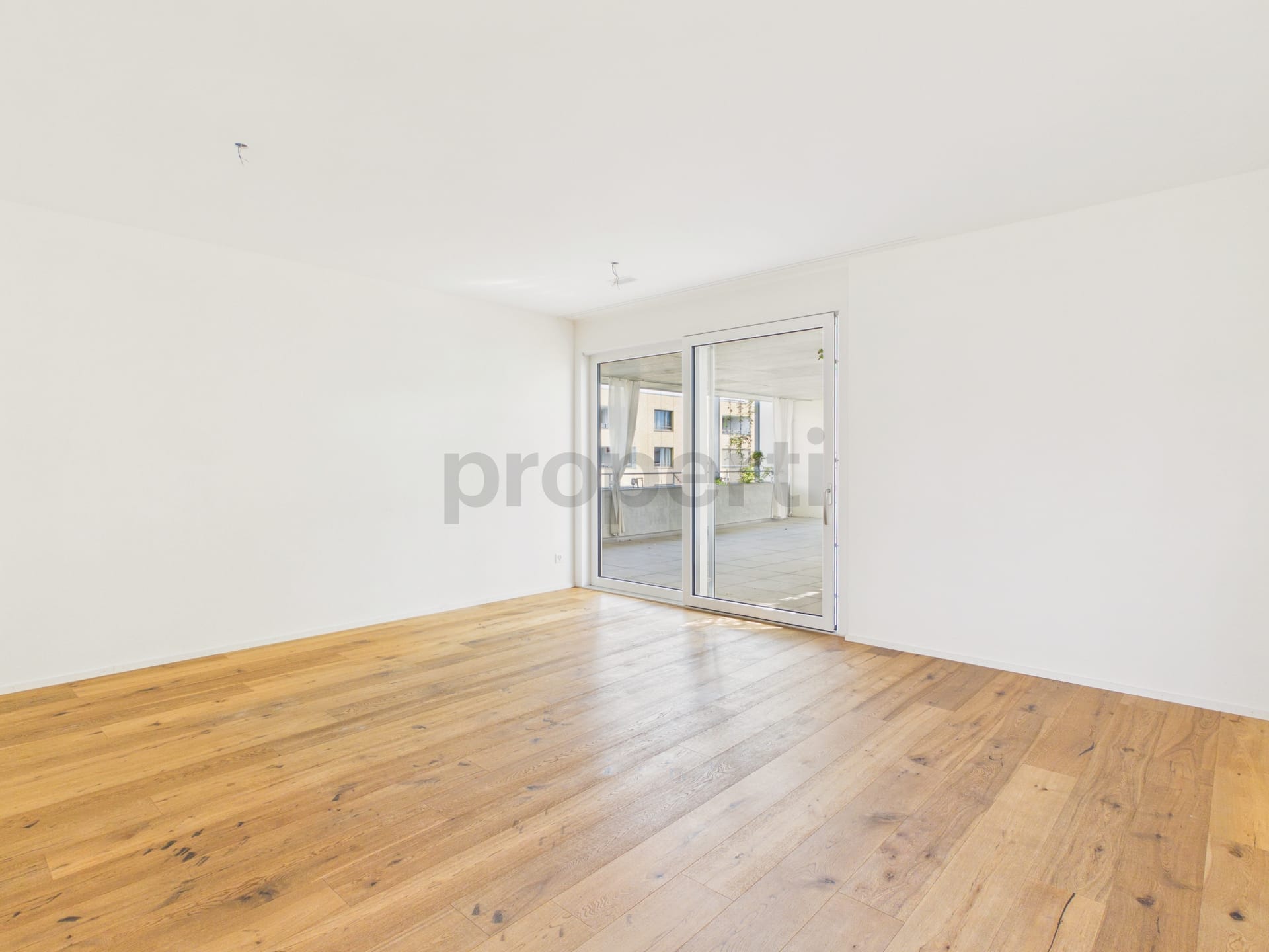 CAM04275G0-PR0119-STILL005