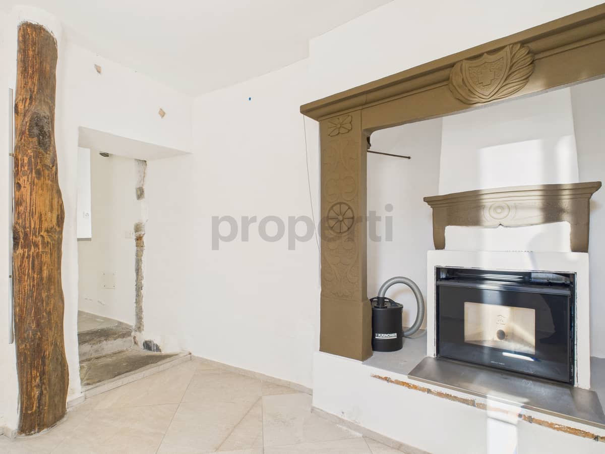 CAM02590G0-PR0294-STILL010