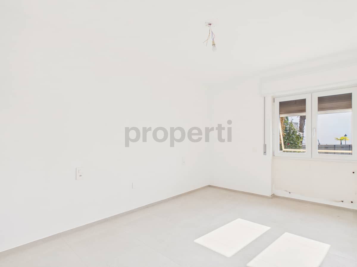 CAM02590G0-PR0299-STILL006