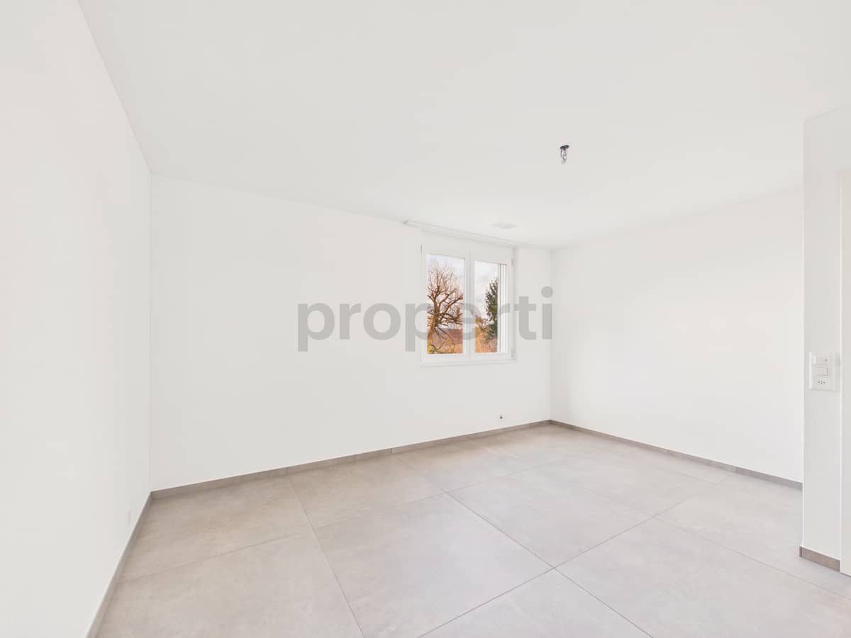 CAM05300G0-PR0090-STILL001