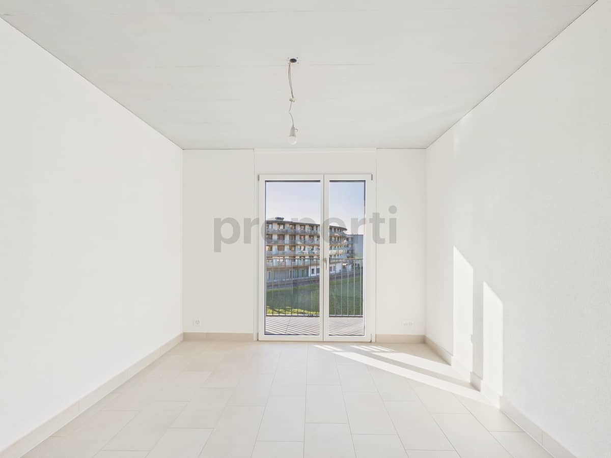 CAM05300G0-PR0095-STILL008