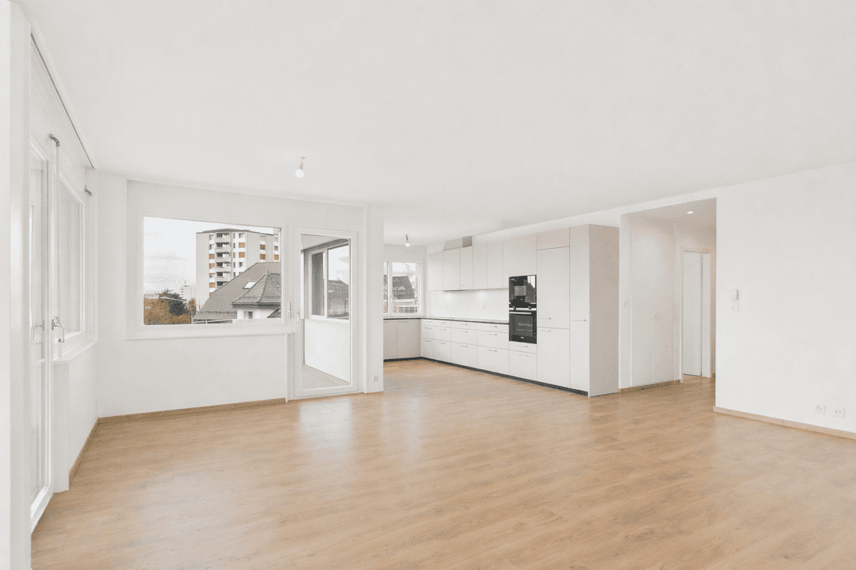 Moderne open woonkamer met keuken