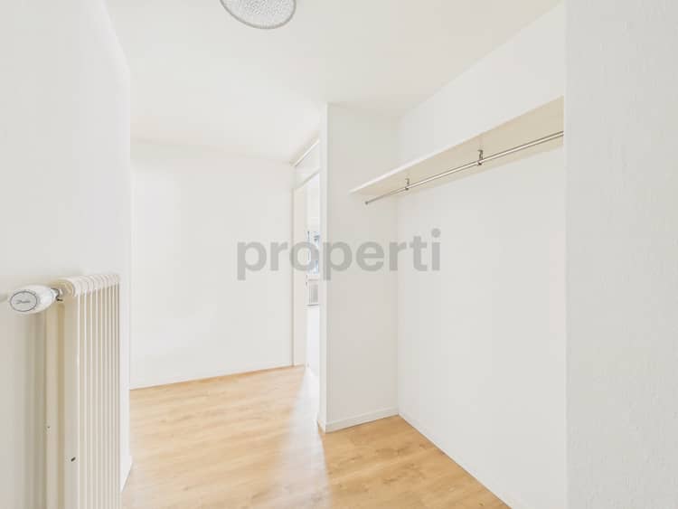 https://listingimages-bucket.s3.eu-central-1.amazonaws.com/listingimages/a04c400000CportAAB/35a00c400000RukLeAAJ25069c400000Pdx1yAAB19.jpg