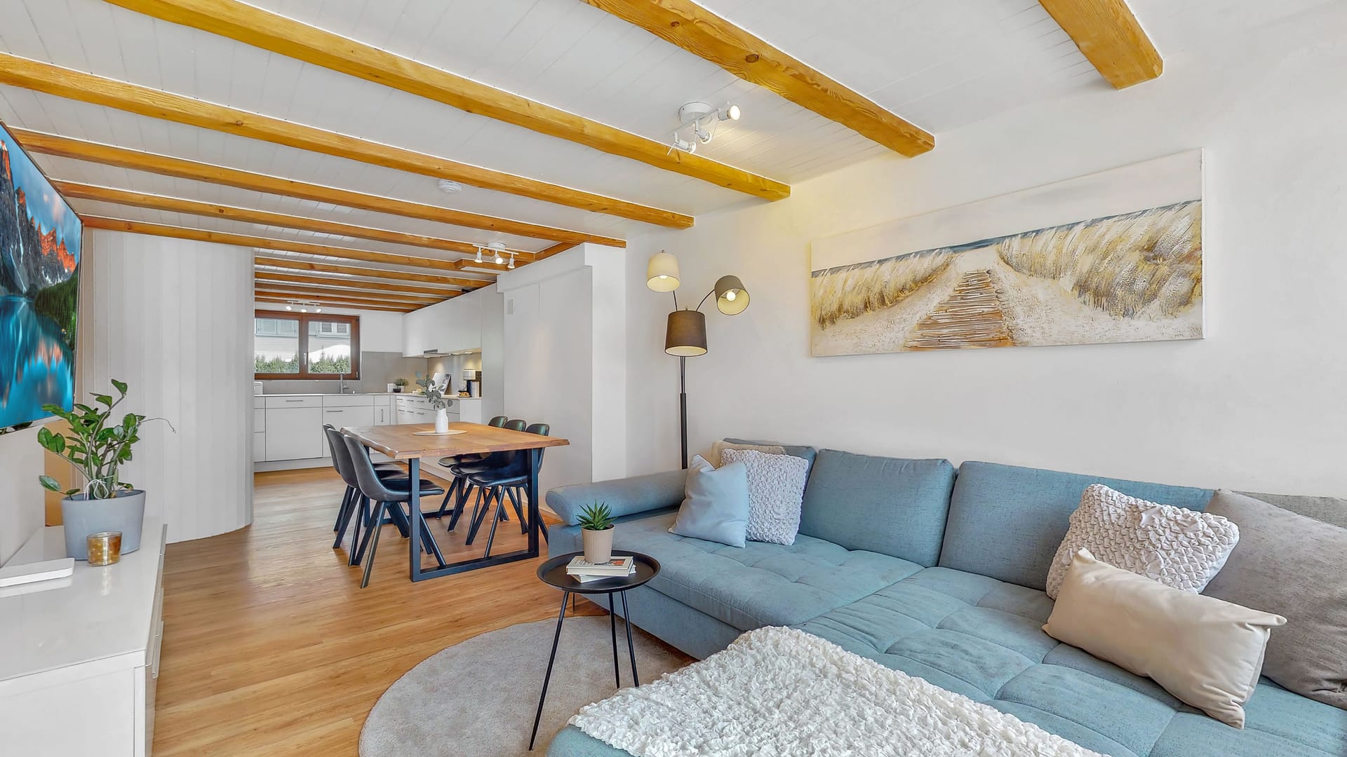 Einfamilienhaus-in-Niederuzwil-Wohnbereich-EG