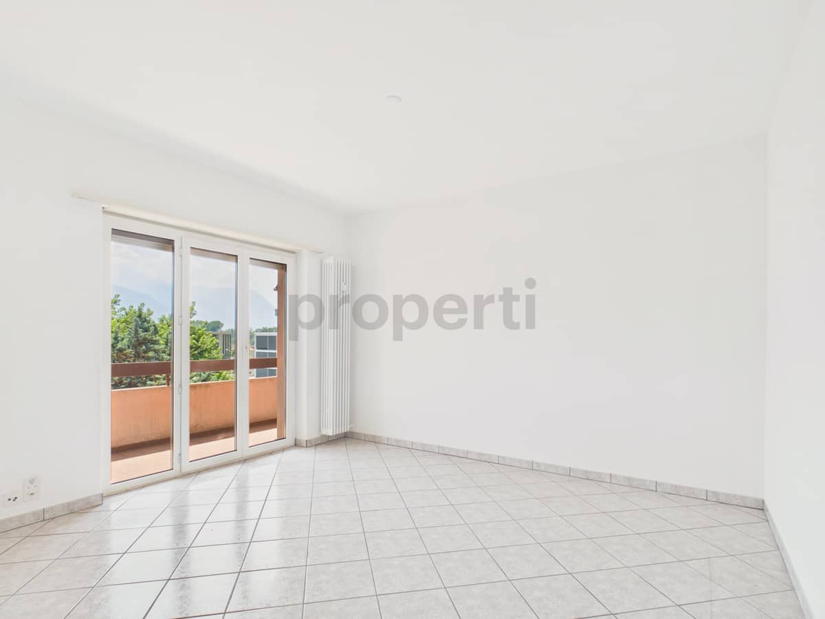 CAM02590G0-PR0326-STILL002